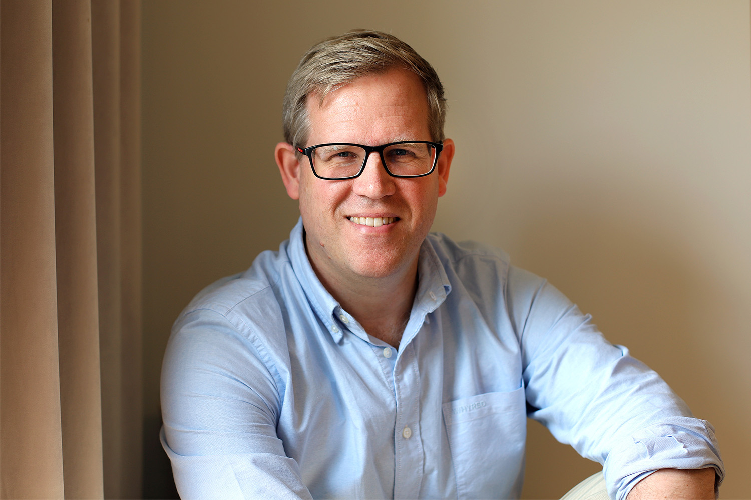 Parksters grundare Henrik Hallgren tittar in i kameran och ler