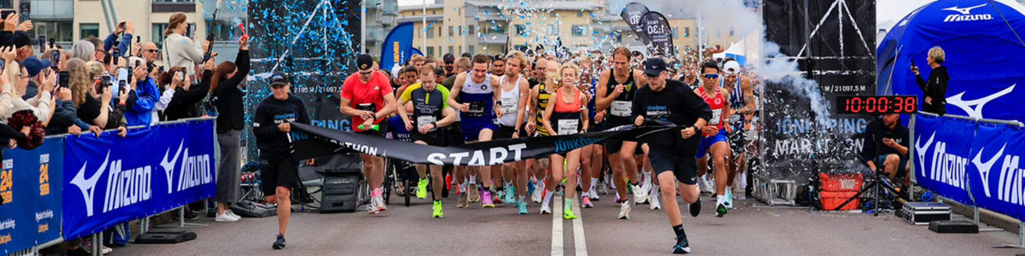 Startlinjen från Jönköoings marathon, människor springer